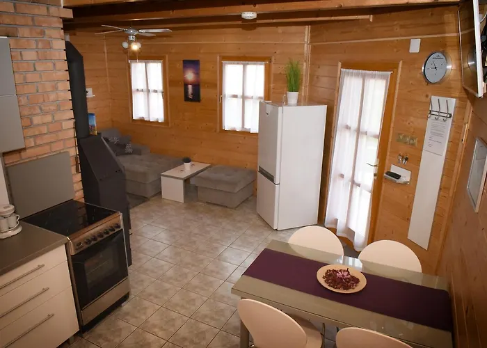 Velence Korzo Pihenohaz Ferienhaus *