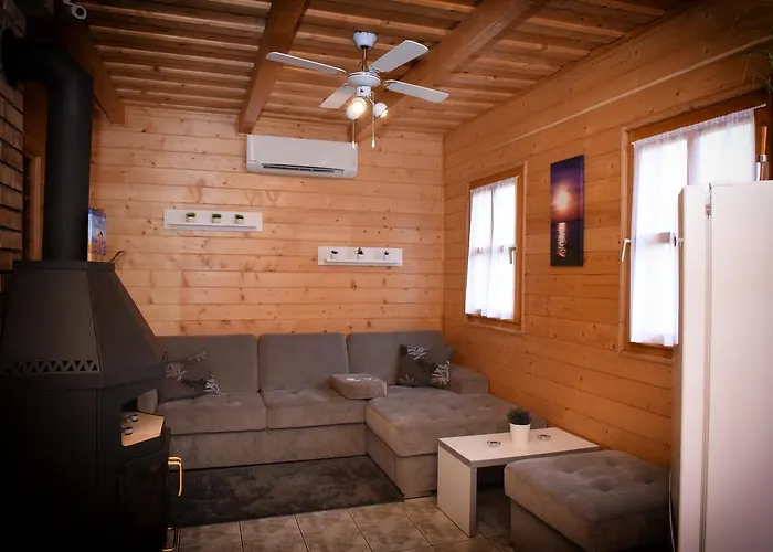 Velence Korzo Pihenohaz Ferienhaus Kapolnasnyek